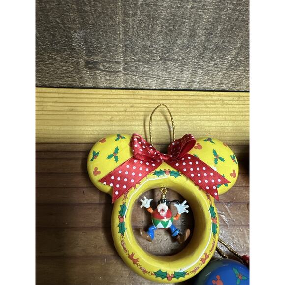 Set of 5 Disney Mickey Mouse Ear Shaped Dangling Minis Christmas Ornaments - Picture 2 of 7